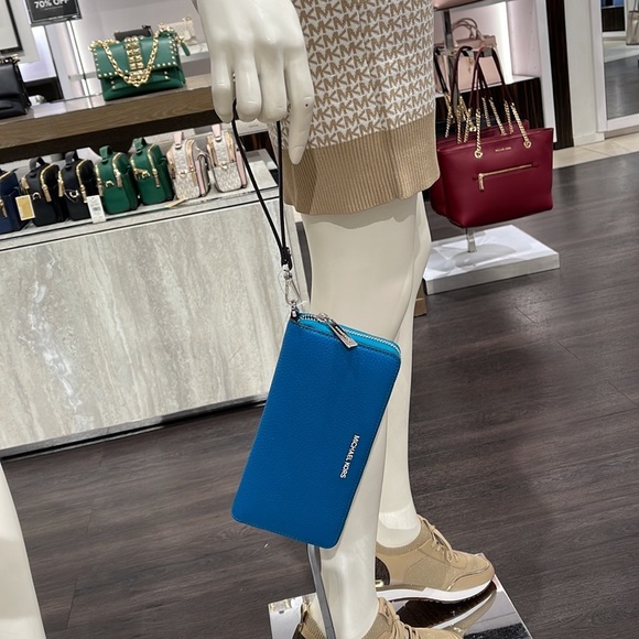 Michael Kors Jet Set Travel Large Travel CONTINENTAL 
Lagoon - Picture 5 of 16